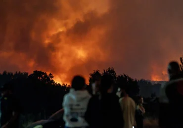 Franța, în alertă maximă: Macron convoacă o celulă de criză din cauza incendiilor scăpate de sub control. Canicula riscă să le amplifice (Video)