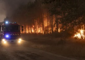 Lupta cu incendiile din Europa ar putea dura până în noiembrie. Macron: Cea mai dificilă situație de după Al Doilea Război Mondial
