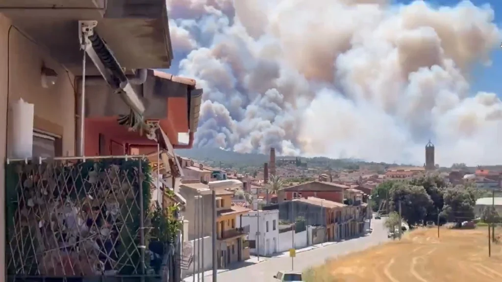 Canicula alimentează incendiile din sudul Franței. Flăcările din Pirinei amenință Turul Franței (Video)