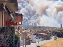 Canicula alimentează incendiile din sudul Franței. Flăcările din Pirinei amenință Turul Franței (Video)