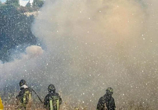 Incendii devastatoare în sudul Italiei: Un elicopter și un avion care stingeau flăcările, la un pas de o tragedie în Sardinia (Video)