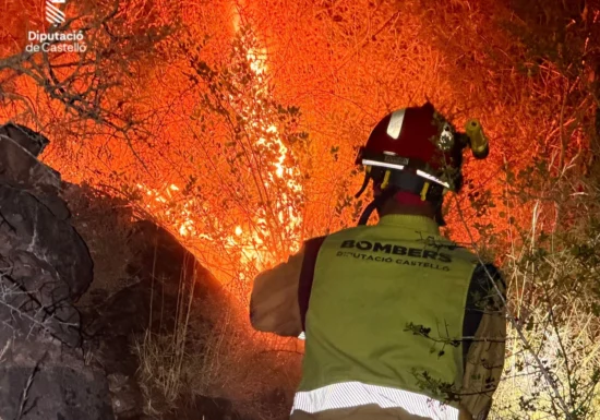 Cel puțin 12 morți și 23 de dispăruți în incendiul devastator din sudul Spaniei. Unii oameni au murit încercând să fugă prin albia unui râu secat (Video)
