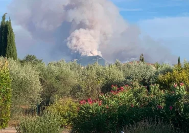 Incendiu de vegetație scăpat de sub control în sud-estul Franței. Flăcările avansează cu viteză foarte mare, sute de oameni au fost evacuați (Video)