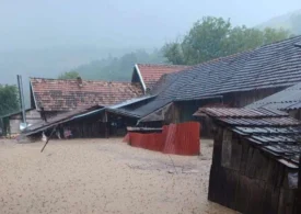 Ploile torențiale au inundat mai multe localități din Prahova. Și Bucureștiul a fost sub cod portocaliu