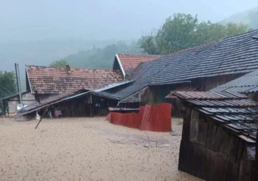 Ploile torențiale au inundat mai multe localități din Prahova. Și Bucureștiul a fost sub cod portocaliu