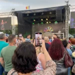 Guvernul cere economie la salarii, primarii dau banii pe manele! Cum au cheltuit 3 comune învecinate circa 150.000 de euro pe spectacole