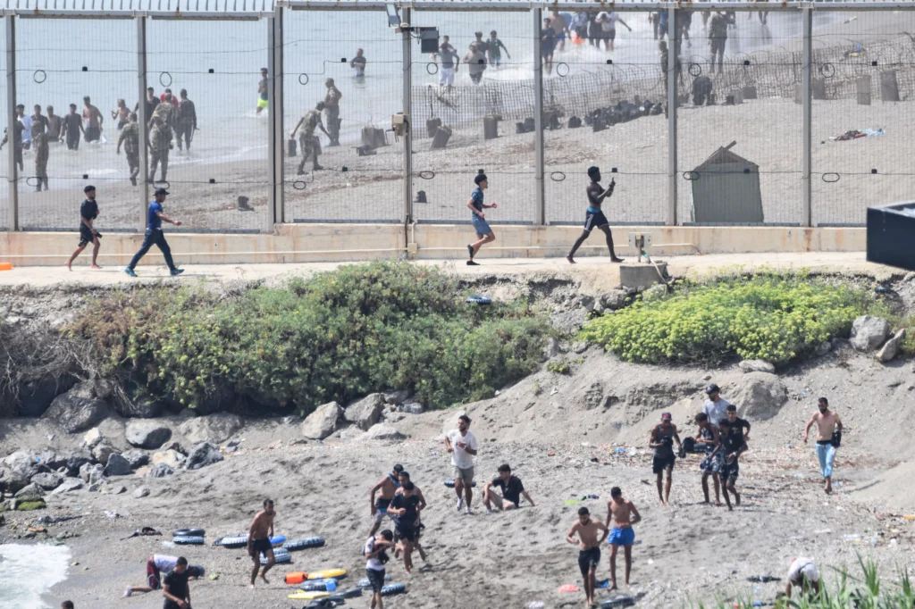 Italia suspendă acordul Schengen cu Spania din cauza crizei din Ceuta.