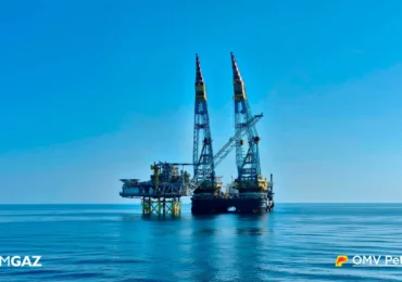 Platforma care va trata gazele din Neptun Deep a fost instalată în Marea Neagră: 16.500 de tone, 225 de metri înălțime, complet automatizată