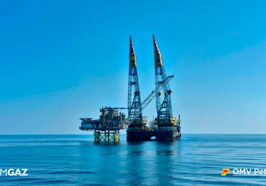 Platforma care va trata gazele din Neptun Deep a fost instalată în Marea Neagră: 16.500 de tone, 225 de metri înălțime, complet automatizată