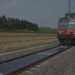 Europa testează o idee inedită: căile ferate care produc energie electrică (Video)