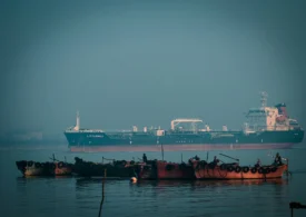 Războiul reîncălzit dintre SUA și Iran aprinde prețul petrolului