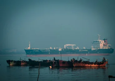 Războiul reîncălzit dintre SUA și Iran aprinde prețul petrolului