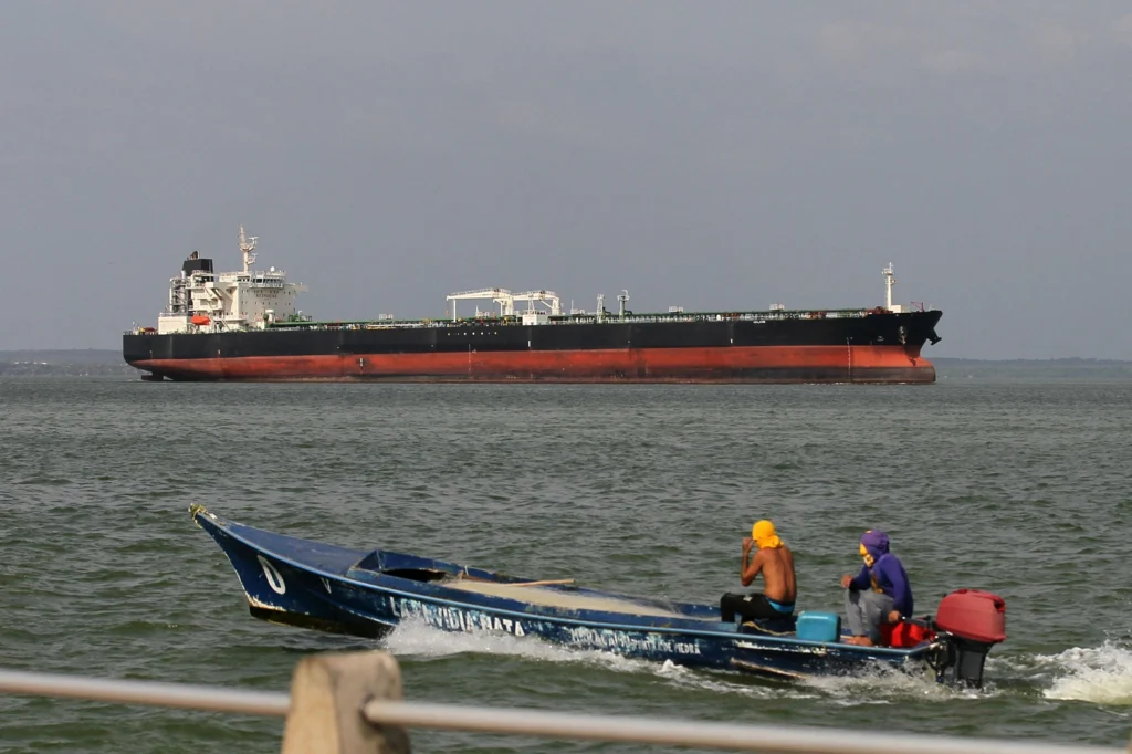 Statele Unite reintroduc sancțiunile asupra petrolului iranian. Prețurile țițeiului cresc cu 5%