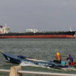 Statele Unite reintroduc sancțiunile asupra petrolului iranian. Prețurile țițeiului cresc cu 5%
