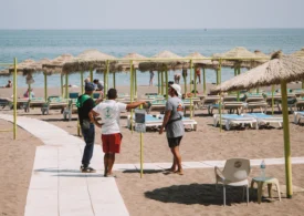 O țară din Europa în care locuiesc peste 600.000 de români interzice fumatul pe terase și pe plaje