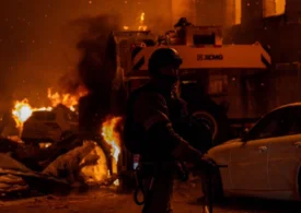 <span style="color:#990000;">Ziua 1596</span> Explozii la Kiev. Rafinăria din Saratov a luat foc. Operațiunea „Auchan” blochează de 6 luni ofensiva rusă. Marea provocare a armatelor europene