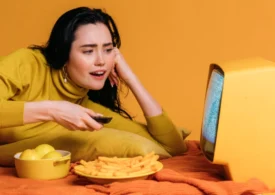 Cum ne prostește televizorul, la propriu! Ce-au descoperit oamenii de știință