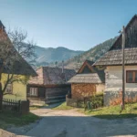 100.000 de turiști pe an într-un sat cu doar 17 locuitori. Exasperați de aglomerație, unii vor să renunțe la statutul UNESCO