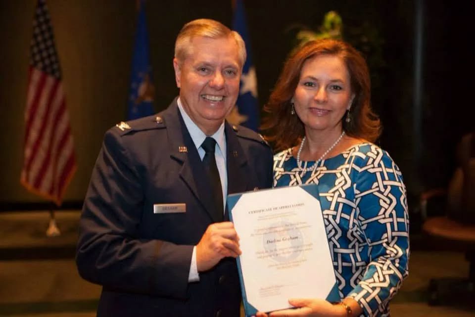 Locul lui Lindsey Graham în Senat va fi ocupat de sora lui, cu care avea o relație specială