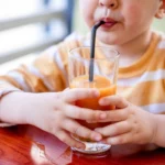 Risc de boală gravă dacă în copilărie se consumă sucuri de fructe – studiu