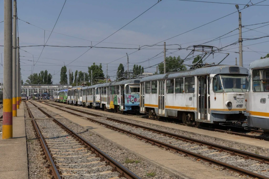 Bucureștiul își ia rămas-bun de la tramvaiele Tatra, după 53 de ani. Ultimele vagoane ies definitiv din circulație (Foto&Video)