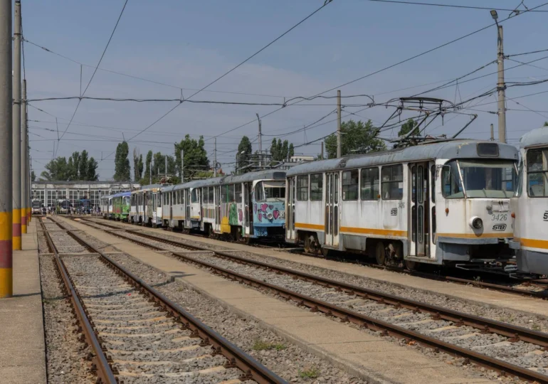 Bucureștiul își ia rămas-bun de la tramvaiele Tatra, după 53 de ani. Ultimele vagoane ies definitiv din circulație (Foto&Video)
