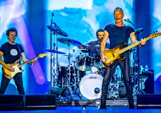 Sting a aprins lumina la Untold. Un celebru yoghin și un preot DJ, figurile exotice ale festivalului (Video)