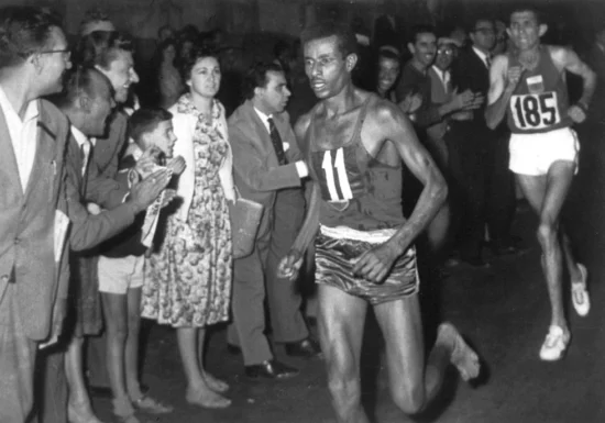 De la bodyguard la campion olimpic după ce a alergat desculț: Povestea lui Abebe Bikila