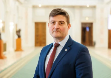 Un avocat de la USR desființează argumentul CCR pentru "Amendamentul Fritz": Curtea se contrazice singură de patru ori. Nu se pedepsește omul, se vindecă funcția