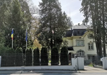 Atac cu dispozitiv incendiar la Ambasada României din Elveția: Vegetația din fața clădirii a luat foc
