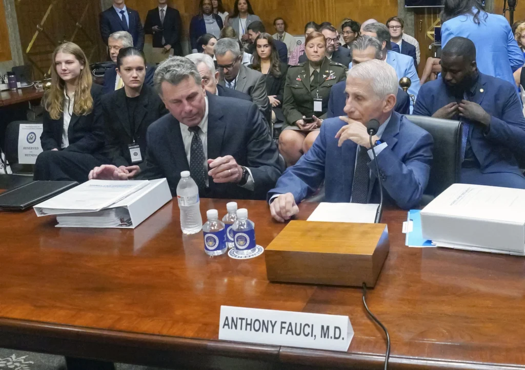 Ce se întâmplă când teoriile conspirației devin arme politice? Cazul Anthony Fauci
