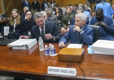 Ce se întâmplă când teoriile conspirației devin arme politice? Cazul Anthony Fauci