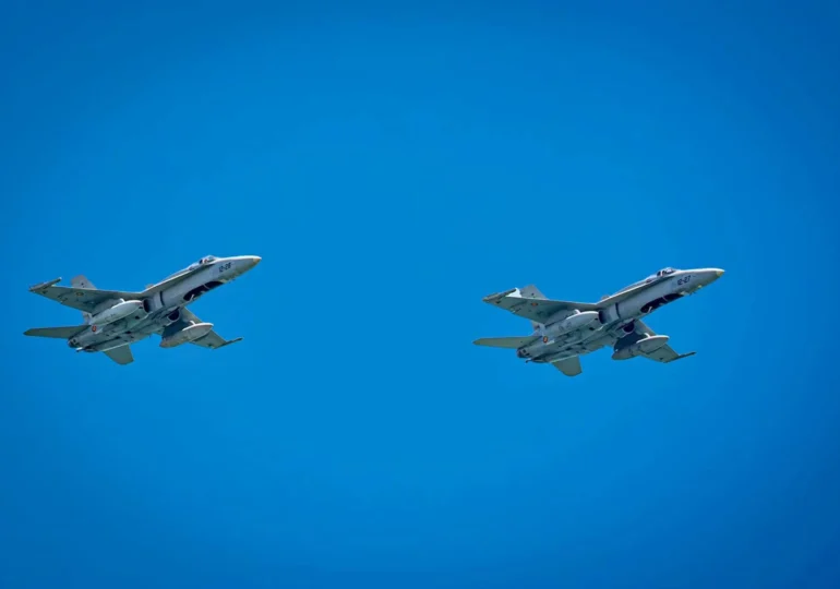 Dronă detectată la granița României: Două avioane F-18 și un elicopter au fost ridicate de la sol