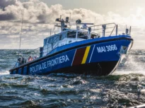O navă comercială a luat foc în Marea Neagră, în zona economică exclusivă a României. Nicușor Dan spune că a fost lovită