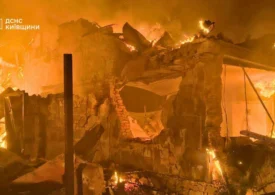 <span style="color:#990000;">Ziua 1.627</span> Un copil de trei ani și bunicii lui, uciși lângă Kiev. Nicio rachetă nu a fost interceptată. Ucraina atacă două rafinării. Zelenski încearcă să -și apropie Serbi
