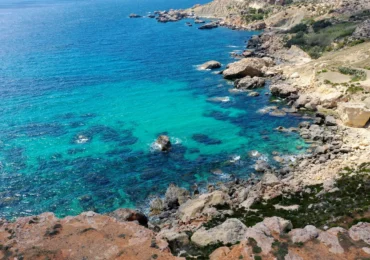 Soare, sare și nisip: Cum a devenit Malta un teren de testare pentru energia solară