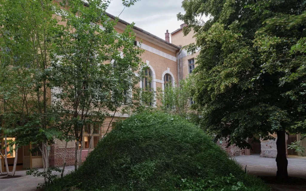 Fosta Mănăstire a Ursulinelor din Sibiu ar putea fi cumpărată de Therme Group. Primăria nu-și permite