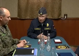 Hainele cele noi ale lui Putin. De ce a schimbat costumul cu uniforma militară după patru ani de război