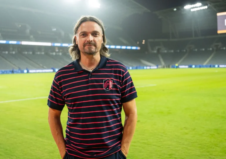 Povestea fascinantă a lui Lutz Pfannenstiel: 101 zile în închisoare, trei minute fără puls și fotbal pe șase continente