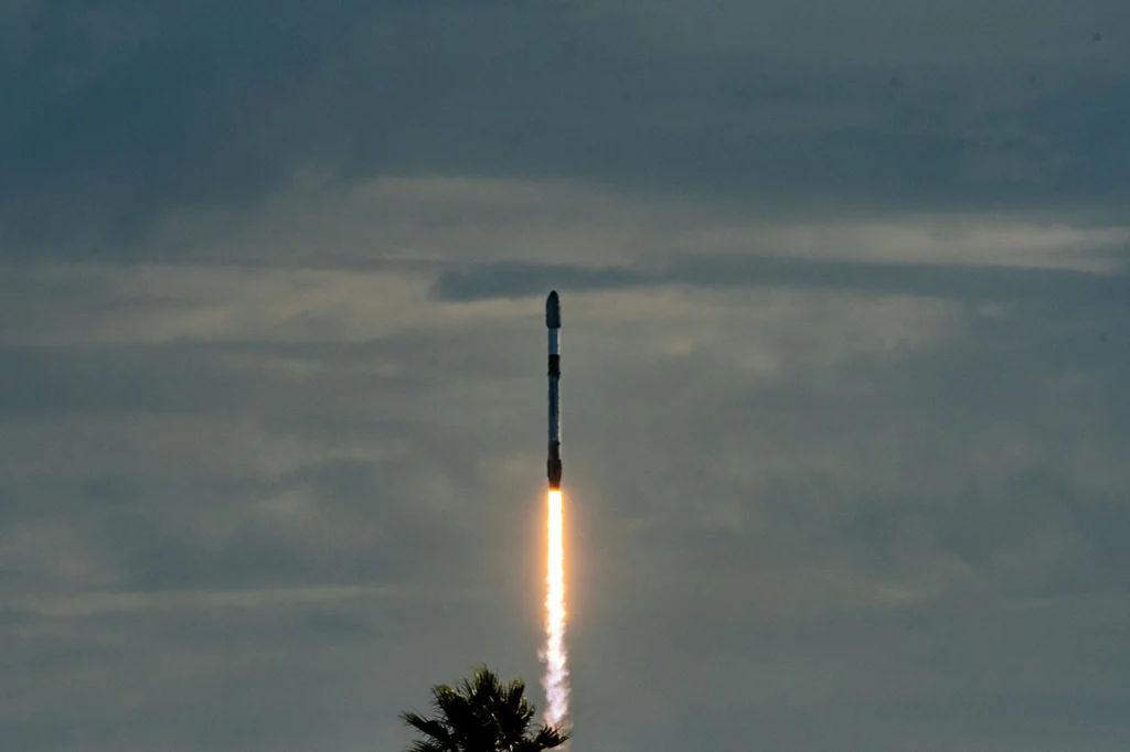 Racheta SpaceX se va ciocni cu Luna la 9.000 km/h, provocând îngrijorare în rândul cercetătorilor.