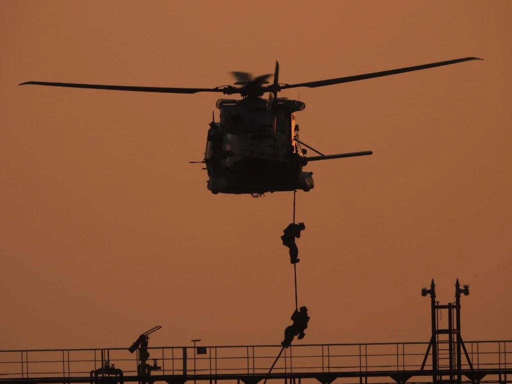 Operațiune în Mediterana: Militari italieni au descins pe un petrolier din flota fantomă a Rusiei (Foto)