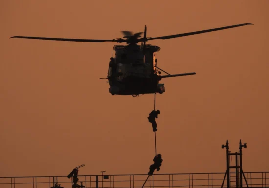 Operațiune în Mediterana: Militari italieni au descins pe un petrolier din flota fantomă a Rusiei (Foto)