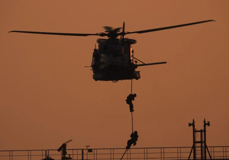 Operațiune în Mediterana: Militari italieni au descins pe un petrolier din flota fantomă a Rusiei (Foto)
