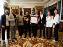 Zelenski a primit de la un campion cel mai simpatic cadou: Un pui de pitbull, cu un nume și o poveste speciale (Video)