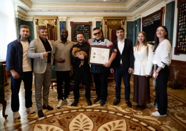 Zelenski a primit de la un campion cel mai simpatic cadou: Un pui de pitbull, cu un nume și o poveste speciale (Video)