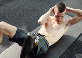 De ce exercițiile clasice NU sunt cea mai bună alegere pentru un abdomen plat