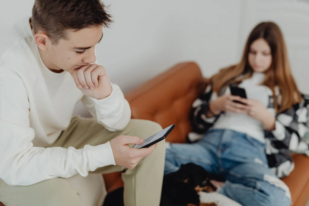 Meta, acuzată că a făcut copiii dependenți de Facebook și Instagram. Ce arată documentele interne ajunse în instanță