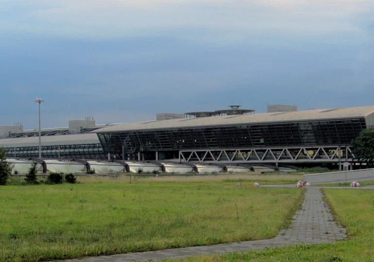 O dronă cu un dispozitiv exploziv a perturbat traficul pe aeroportul Leipzig, un centru logistic cheie pentru NATO și transporturile către Ucraina