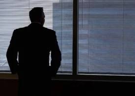Companiile se lăudau că AI le permite să renunțe la angajați. Acum șefii lor și-au schimbat discursul