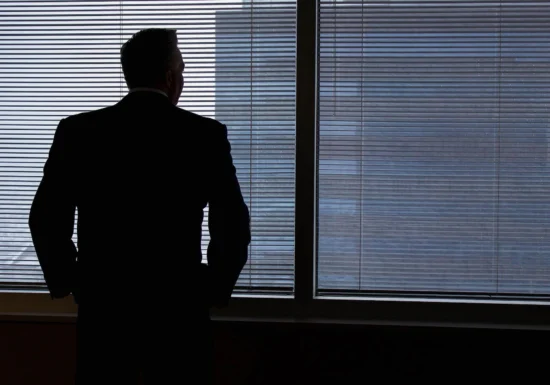 Companiile se lăudau că AI le permite să renunțe la angajați. Acum șefii lor și-au schimbat discursul
